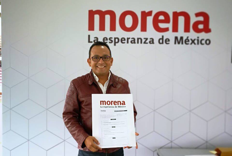 Se registra Danner González como aspirante a diputado de Morena en Xalapa